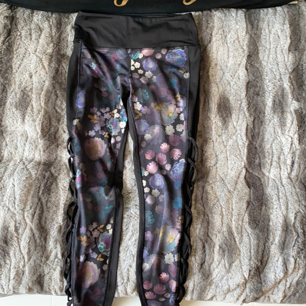 Women’s athletic leggings
